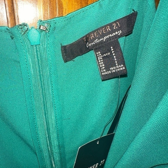 Satin Green Mini Dress Party Event - Picture 3 of 7